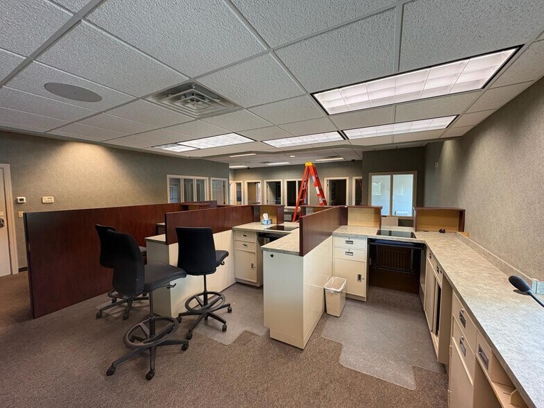 More Photos Of 998 3rd St, Beaver Office For Sale