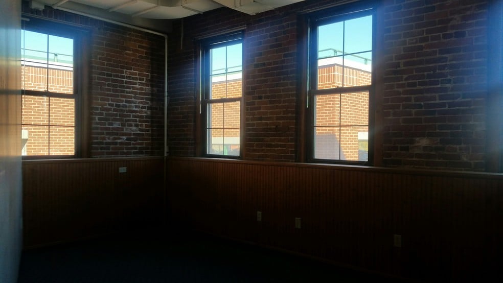 More Photos Of 31 S Main St, Concord General Retail For Sale