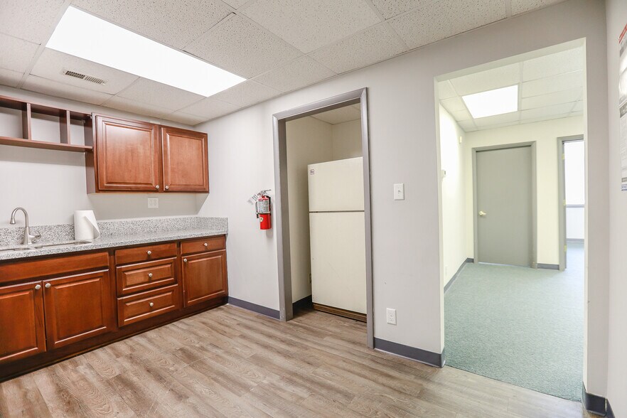 More Photos Of 11835 Canon Blvd, Newport News Office For Lease