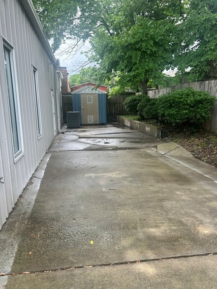 More Photos Of 121 Harris St, Madison Office For Sale
