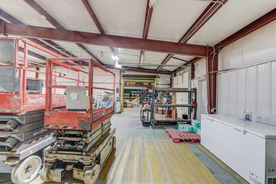 More Photos Of 3743 Old Flowery Branch Rd, Oakwood Warehouse For Lease