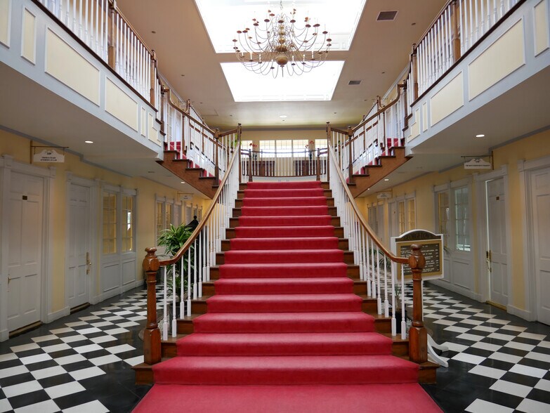 More Photos Of 250 N Golden Circle Dr, Santa Ana Office For Lease