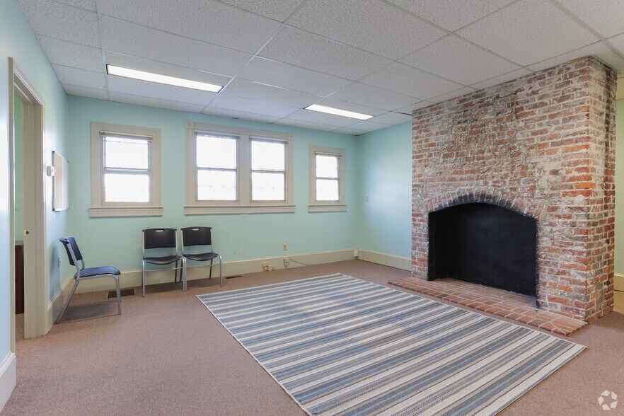 More Photos Of 604 S King St, Leesburg Office For Sale
