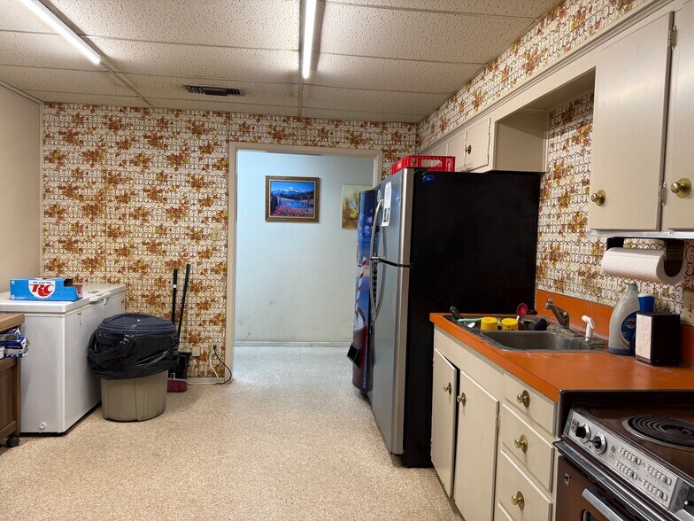 More Photos Of 3411 W Industrial Ave, Midland Distribution For Sale