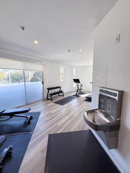 More Photos Of 8600 Burton Way, Los Angeles Apartments For Sale