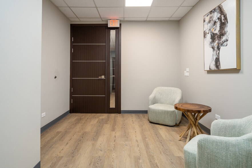 More Photos Of 9950 Lawrence Ave, Schiller Park Office For Lease