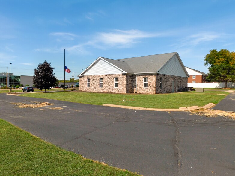 More Photos Of 769 N Blackhawk Blvd, Rockton Office For Lease