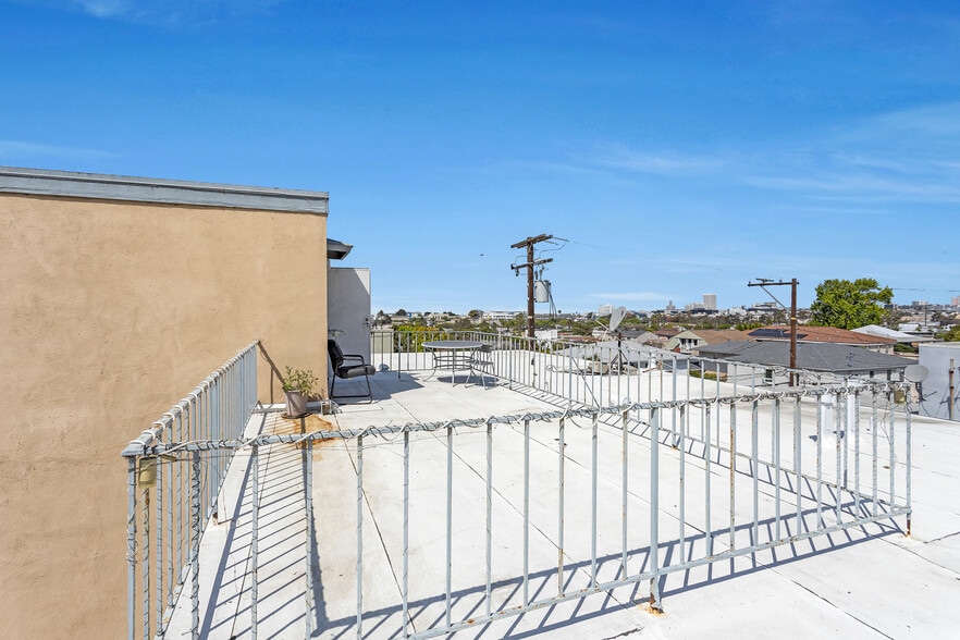 More Photos Of 1942 Euclid St, Santa Monica Apartments For Sale