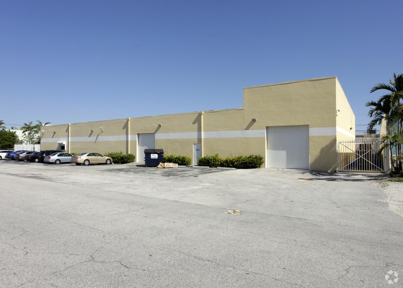 More Photos Of 1801 NE 149th St, Miami Warehouse For Lease