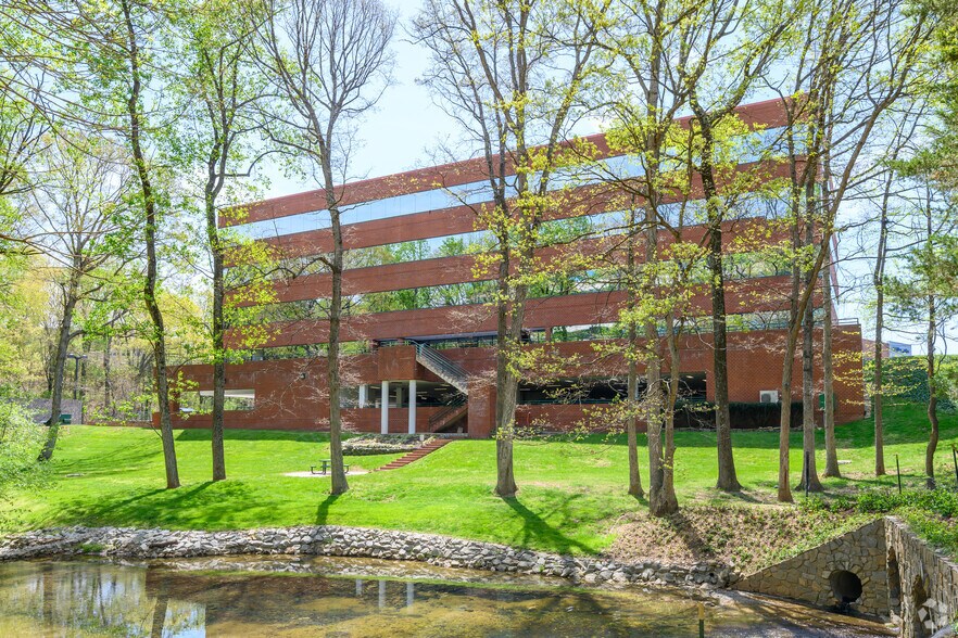 More Photos Of 5301 Shawnee Rd, Alexandria Office For Lease