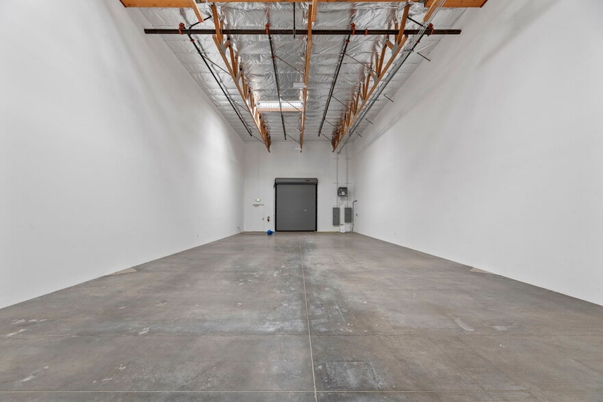 More Photos Of 1400 Graves Ave, Oxnard Distribution For Lease