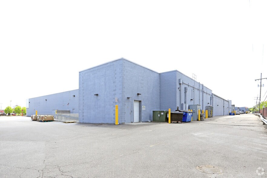 More Photos Of 731-931 E Big Beaver Road, Troy Unknown For Lease