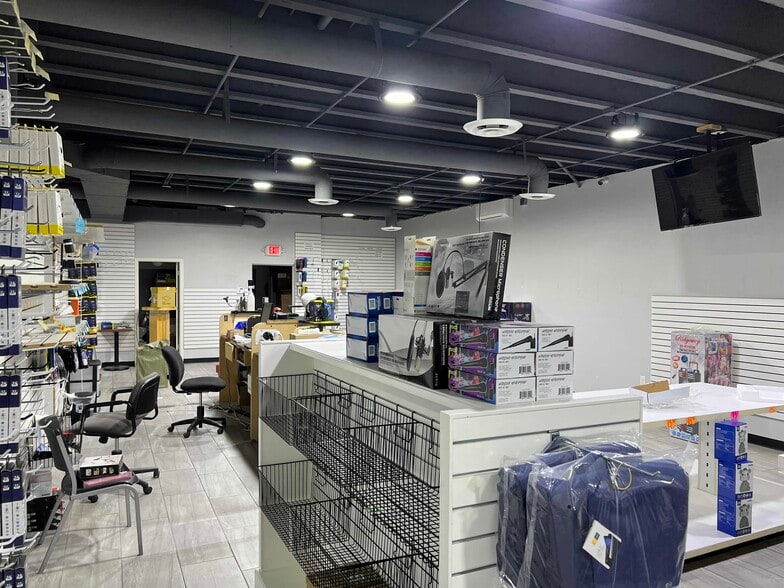 More Photos Of 3051 E Thomas Rd, Phoenix Freestanding For Lease