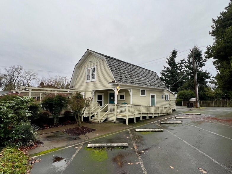 Primary Photo Of 252 NW 4th Ave, Canby Office For Sale