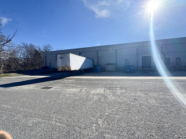 More Photos Of 9301 Forsyth Park Dr, Charlotte Light Distribution For Sale