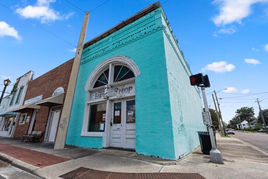 10 E Main St  