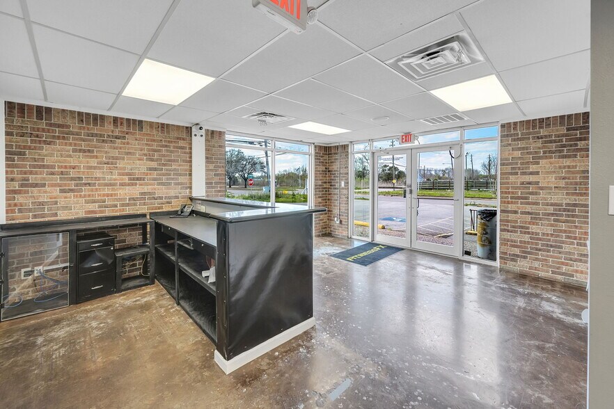 More Photos Of 7510 Lawndale St, Houston Warehouse For Sale