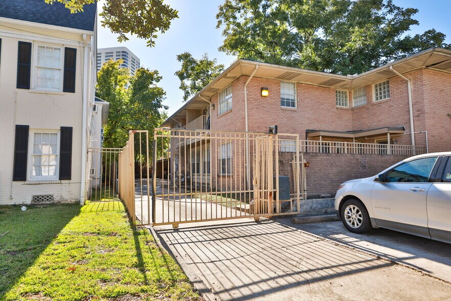 More Photos Of 1820 Binz St, Houston Apartments For Sale