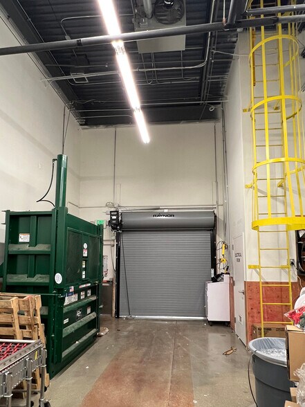 More Photos Of 2391 County Line Rd, Algonquin Freestanding For Lease