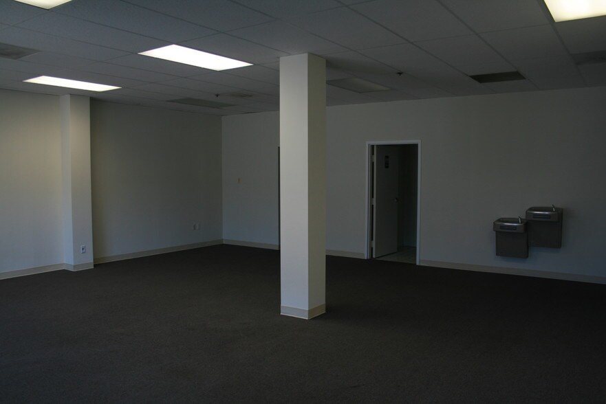 More Photos Of 8390 Terminal Rd, Lorton Flex For Sale
