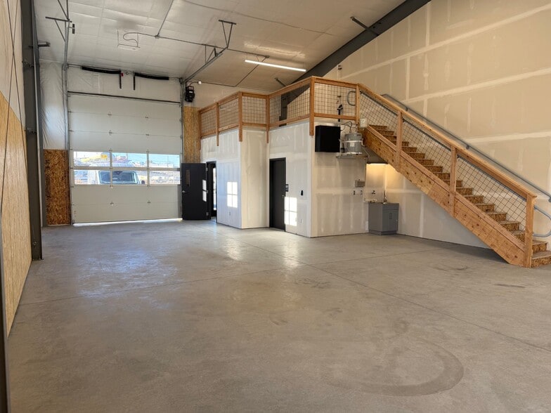 More Photos Of 501 SW Veterans Way, Redmond Industrial For Lease