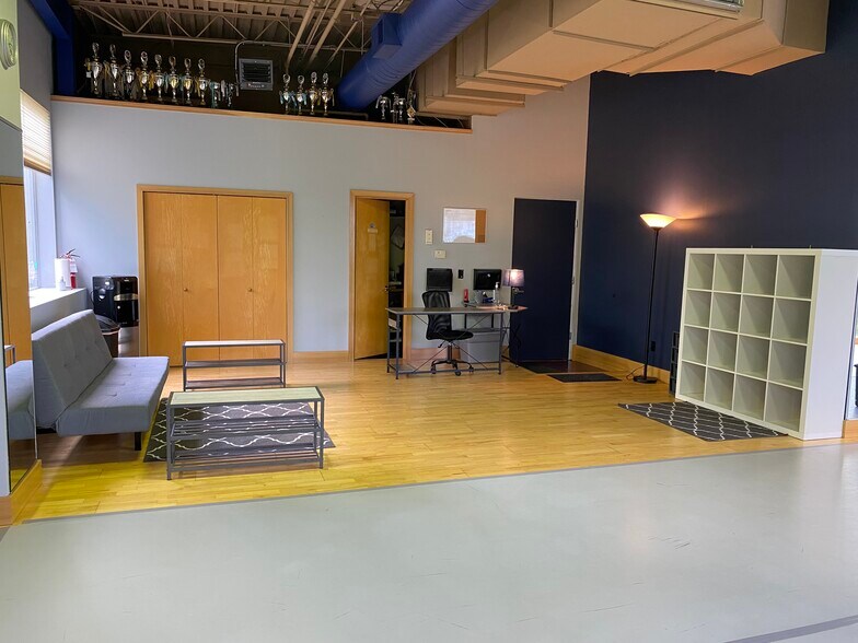 More Photos Of 14703 1st Ln NE, Duvall Office For Sale