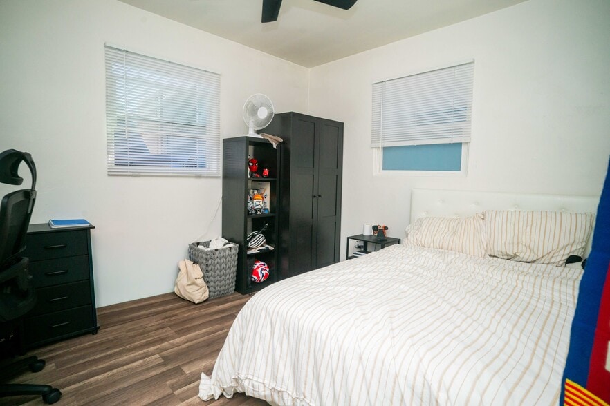 More Photos Of 1951 Hornblend St, San Diego Apartments For Sale