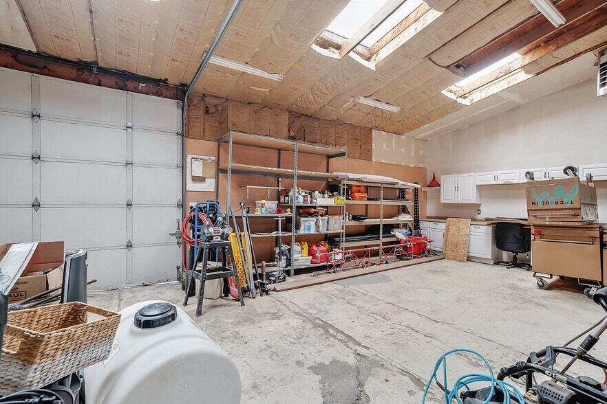More Photos Of 660 N Thompson St, Portland Showroom For Sale