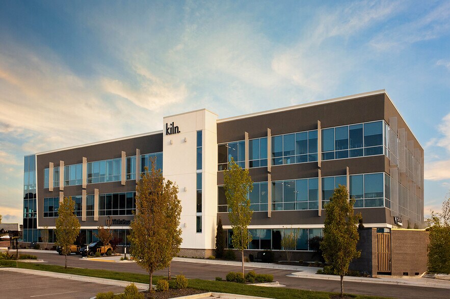 More Photos Of 1120 S Rackham Way, Meridian Office For Sale