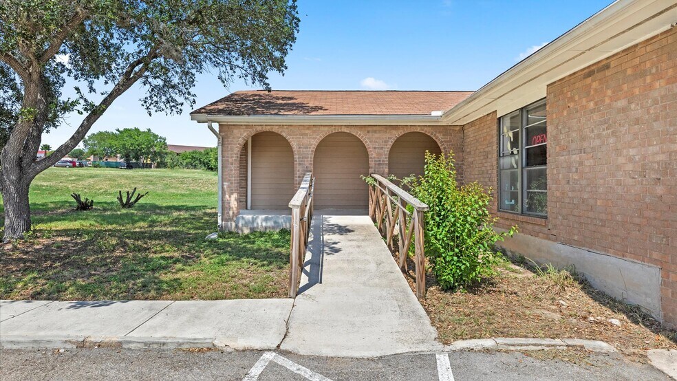 More Photos Of 9050 FM 78 Rd, Converse Medical For Sale
