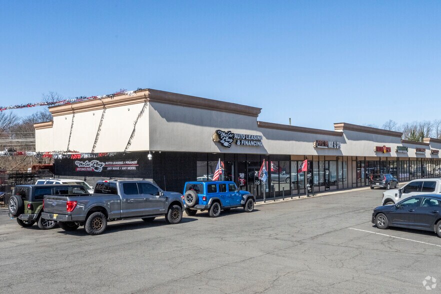 More Photos Of 1547 Arthur Kill Rd, Staten Island Freestanding For Lease