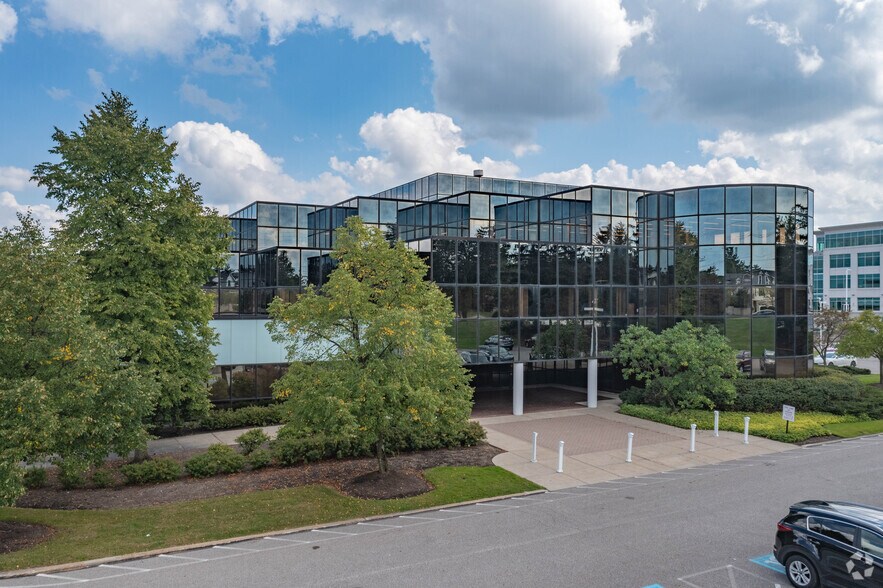 More Photos Of 25700 Science Park Dr, Beachwood Office For Lease