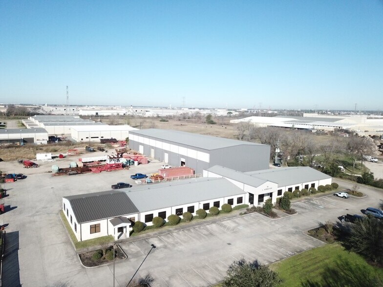 More Photos Of 6935 Brittmoore Rd, Houston Warehouse For Lease