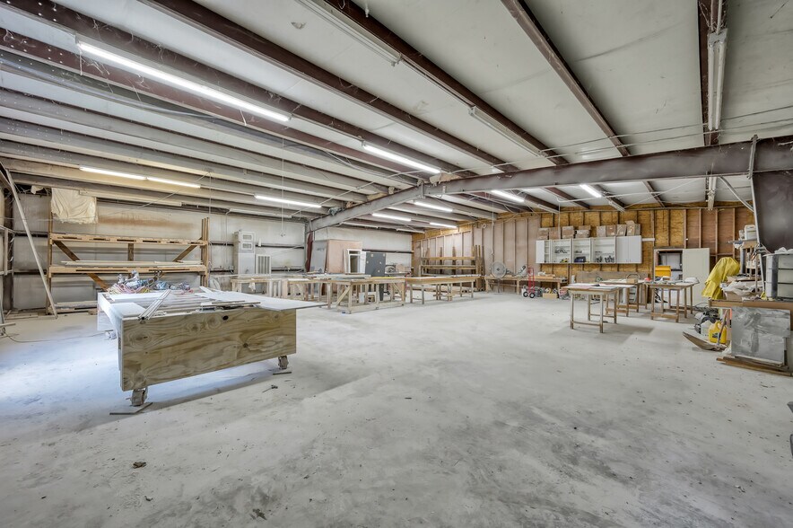 More Photos Of 2745 Interstate 45 S, New Waverly Manufacturing For Sale
