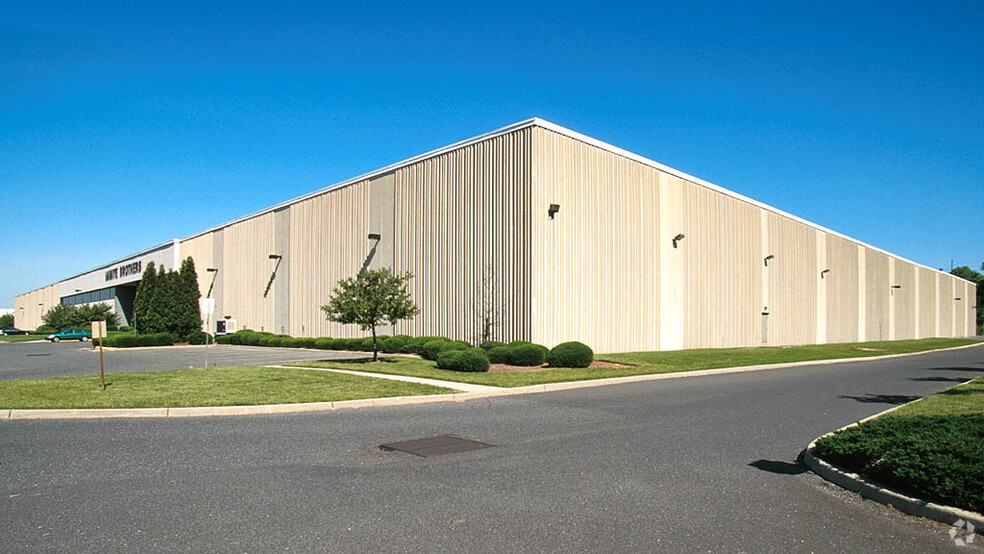 Primary Photo Of 300-390 Mac Ln, Keasbey Warehouse For Lease