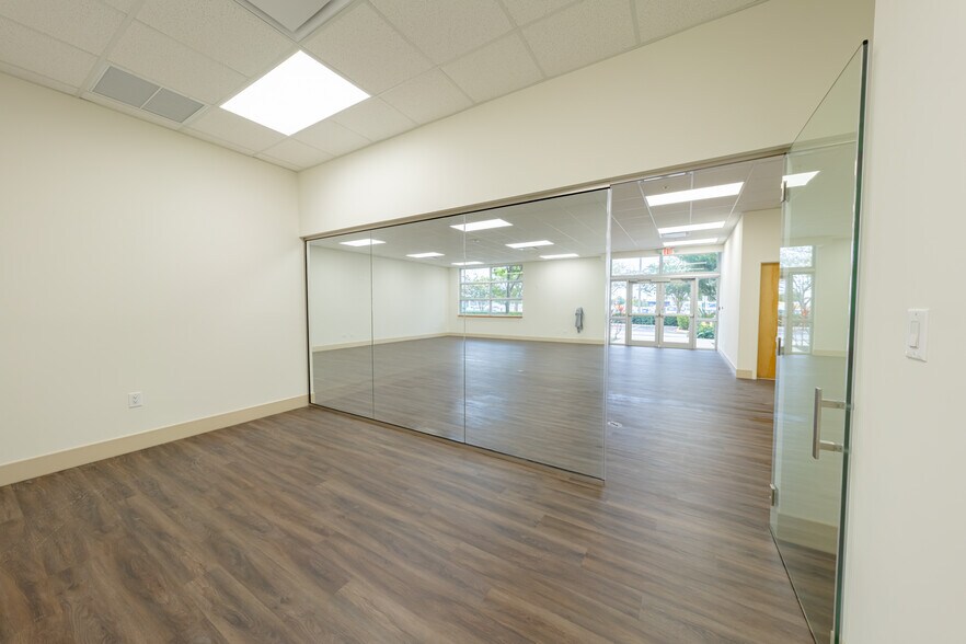 More Photos Of 3501 Burris Rd, Davie Distribution For Lease