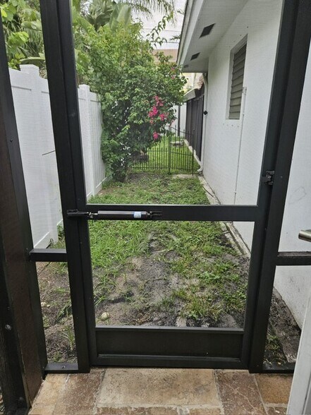 More Photos Of 4512 Seagrape Dr, Lauderdale-by-the-Sea Multifamily For Sale