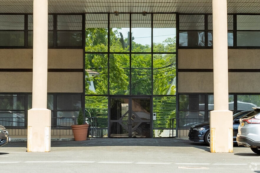 More Photos Of 336 Atlantic Ave, East Rockaway Office For Lease