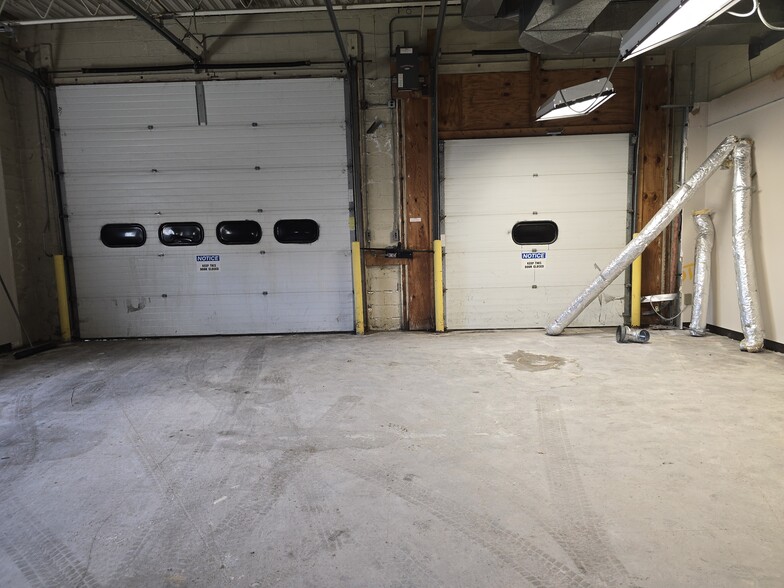 More Photos Of 557 E Tallmadge Ave, Akron Warehouse For Lease