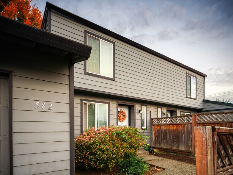 More Photos Of 582 S Maple St, Canby Apartments For Sale