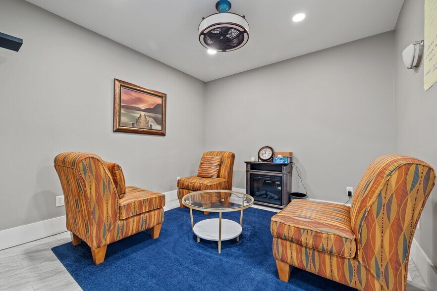 More Photos Of 2049 S Brentwood Blvd, Springfield Office For Sale