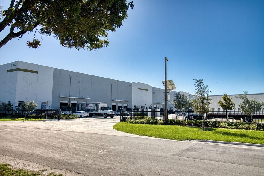 More Photos Of 3042 NW 73rd St, Miami Distribution For Lease