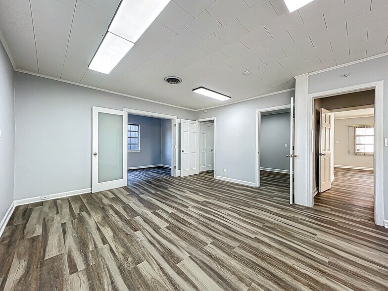 More Photos Of 1976 W Fairbanks Ave, Winter Park General Retail For Sale