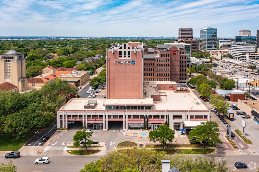 More Photos Of 8111 Preston Rd, Dallas Office For Lease