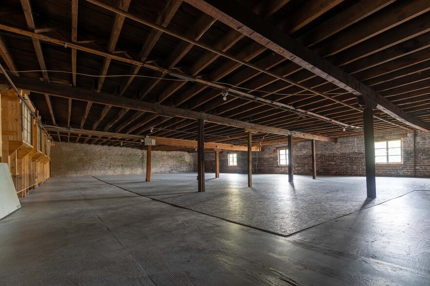 More Photos Of 128-162 N Broad St, Mooresville Storefront For Lease