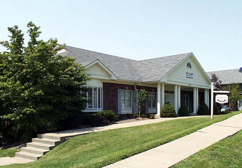 More Photos Of 1821 Sherman Dr, Saint Charles Medical For Sale