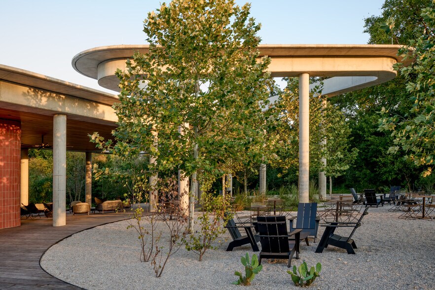 More Photos Of 1017 Springdale Rd, Austin Unknown For Lease