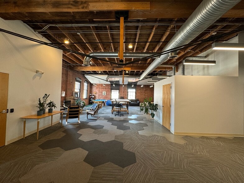 More Photos Of 210 W 19th Ter, Kansas City Office For Lease
