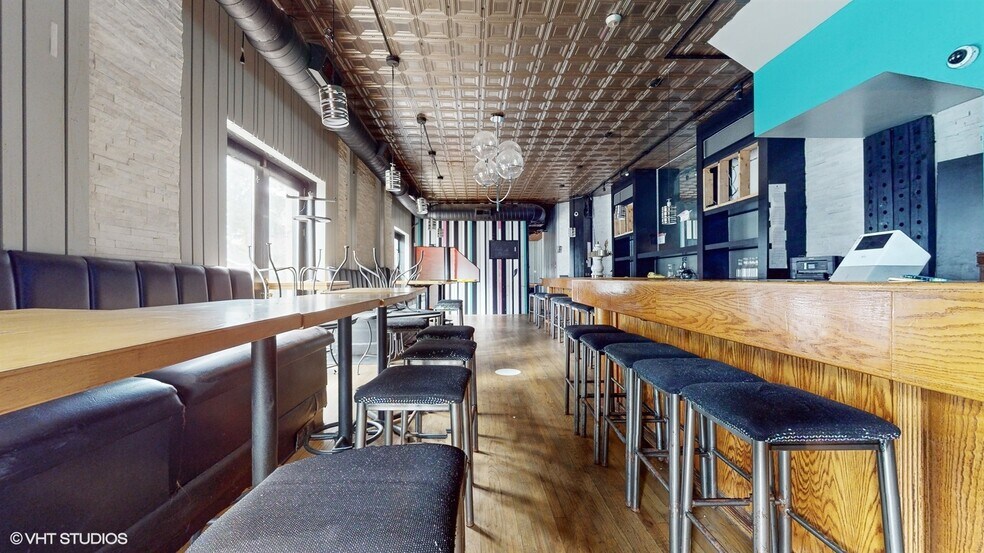 More Photos Of 2500 N Ashland Ave, Chicago Restaurant For Lease