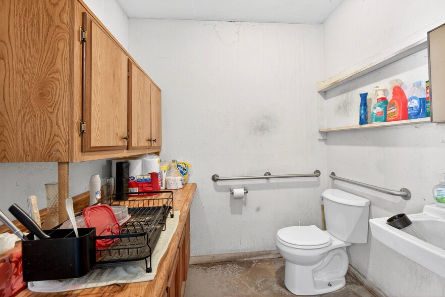 More Photos Of 652 E Lockeford St, Lodi Auto Repair For Sale